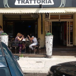 Un Baiat Si O Fata Exterior