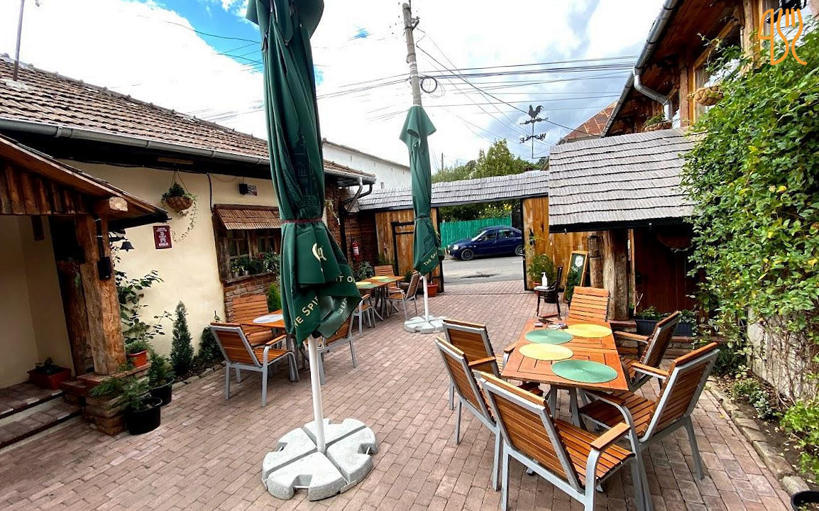 Hanul Baratiei Exterior