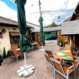 Hanul Baratiei Exterior