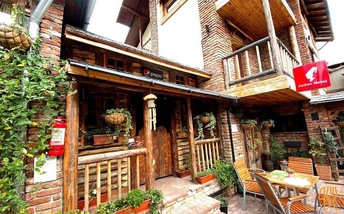 Hanul Baratiei Exterior