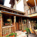 Hanul Baratiei Exterior