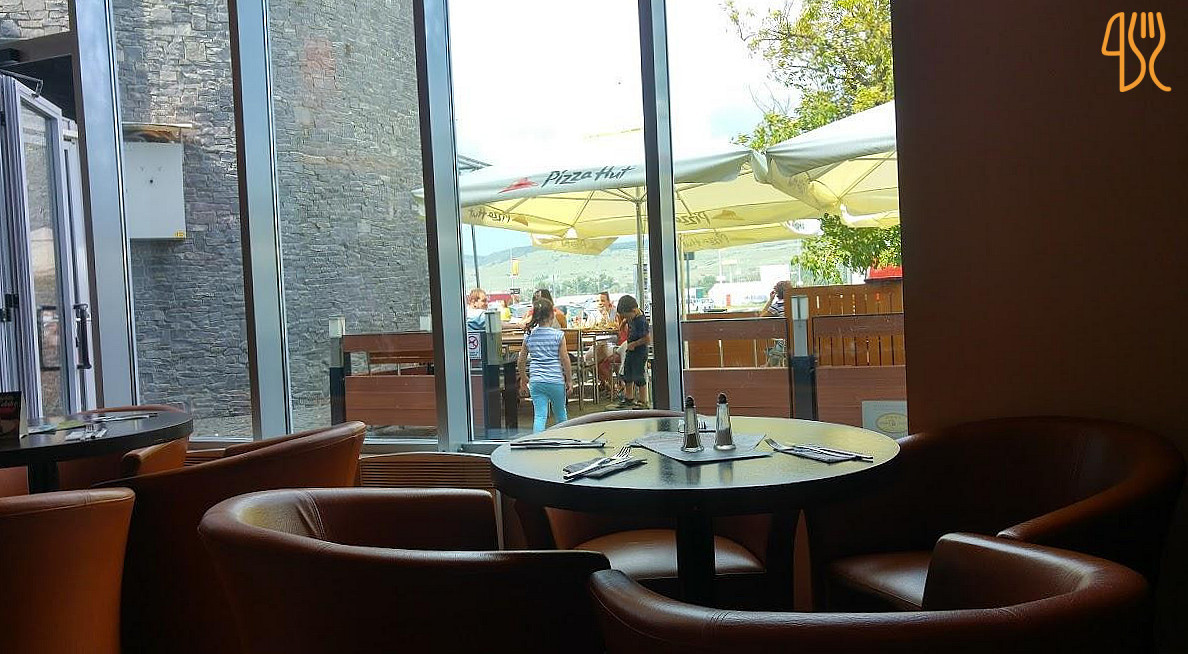 Pizza Hut Exterior
