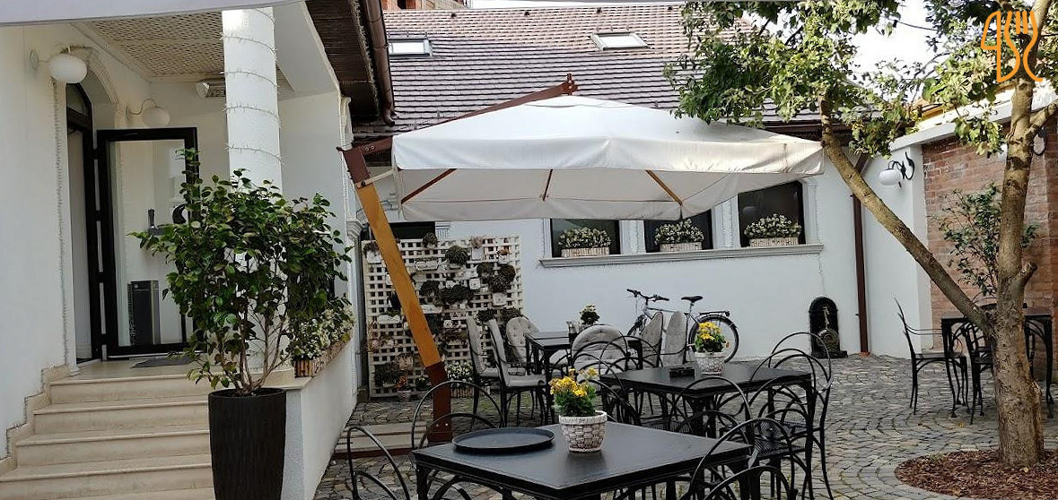 Nivo Resto Lounge Exterior
