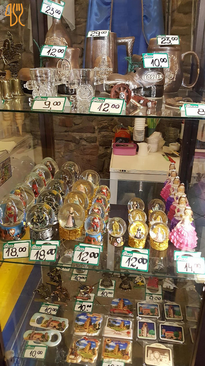 Antonică În interior