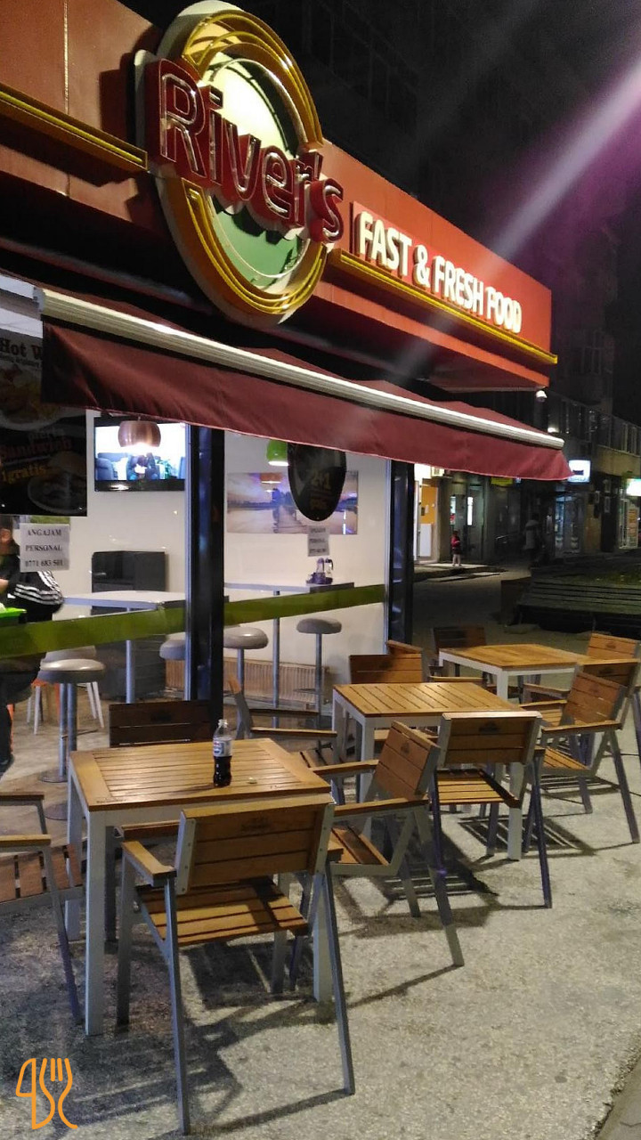 River's Fast Fresh Food Exterior