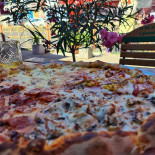 Pizza James Mood Exterior