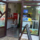 Ovi's Burger Exterior