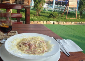 Complex Doi Taurasi Comida