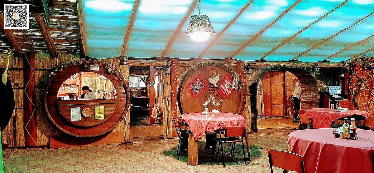 Doi Iepurași Exterior
