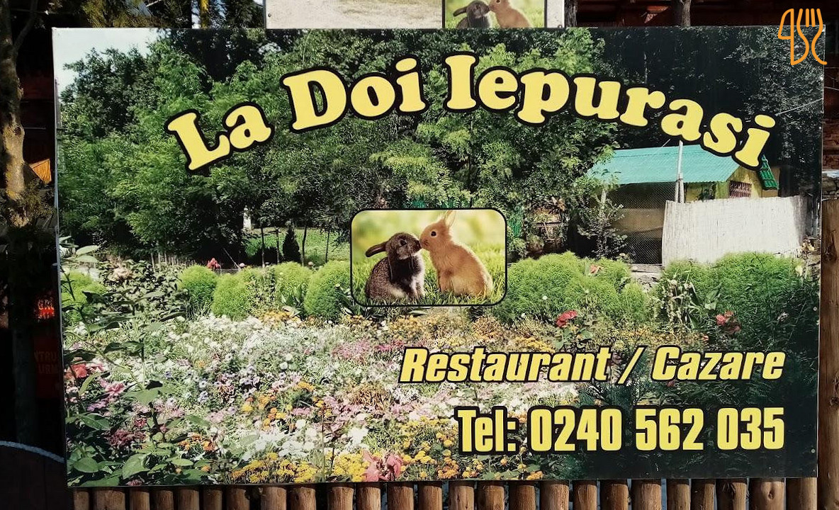 Doi Iepurași Exterior