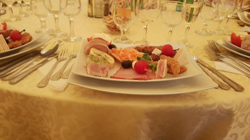 Elyon, Dej Nourriture