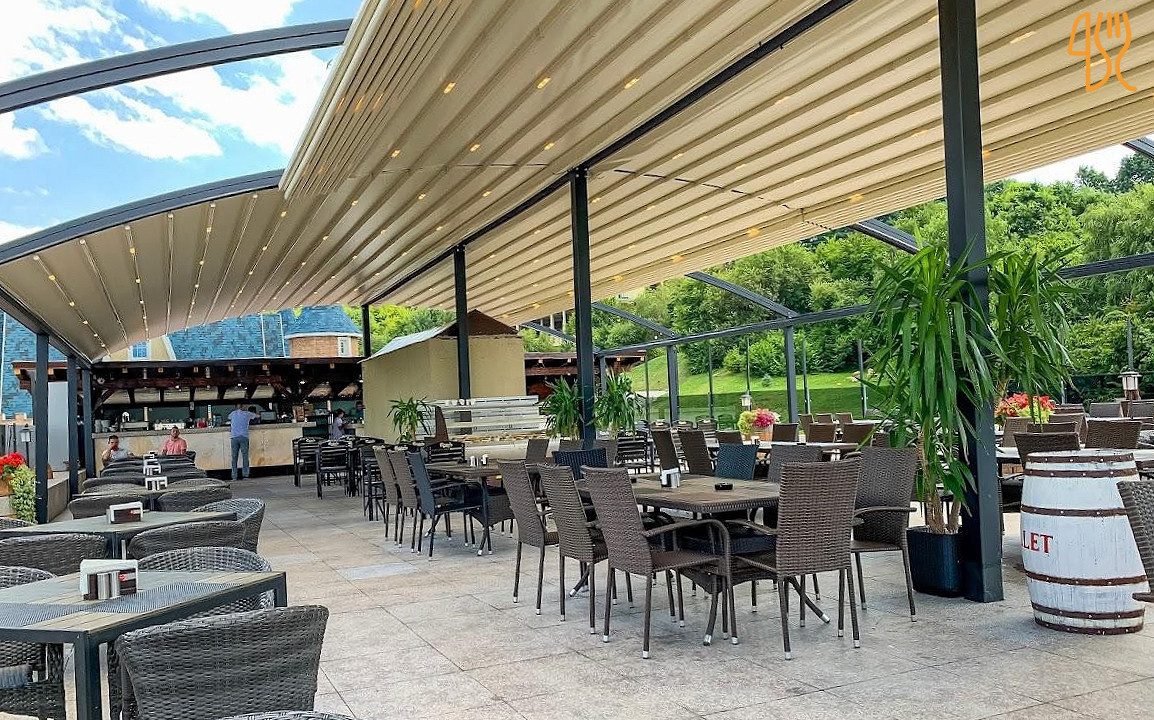 Wonder Bistro Exterior