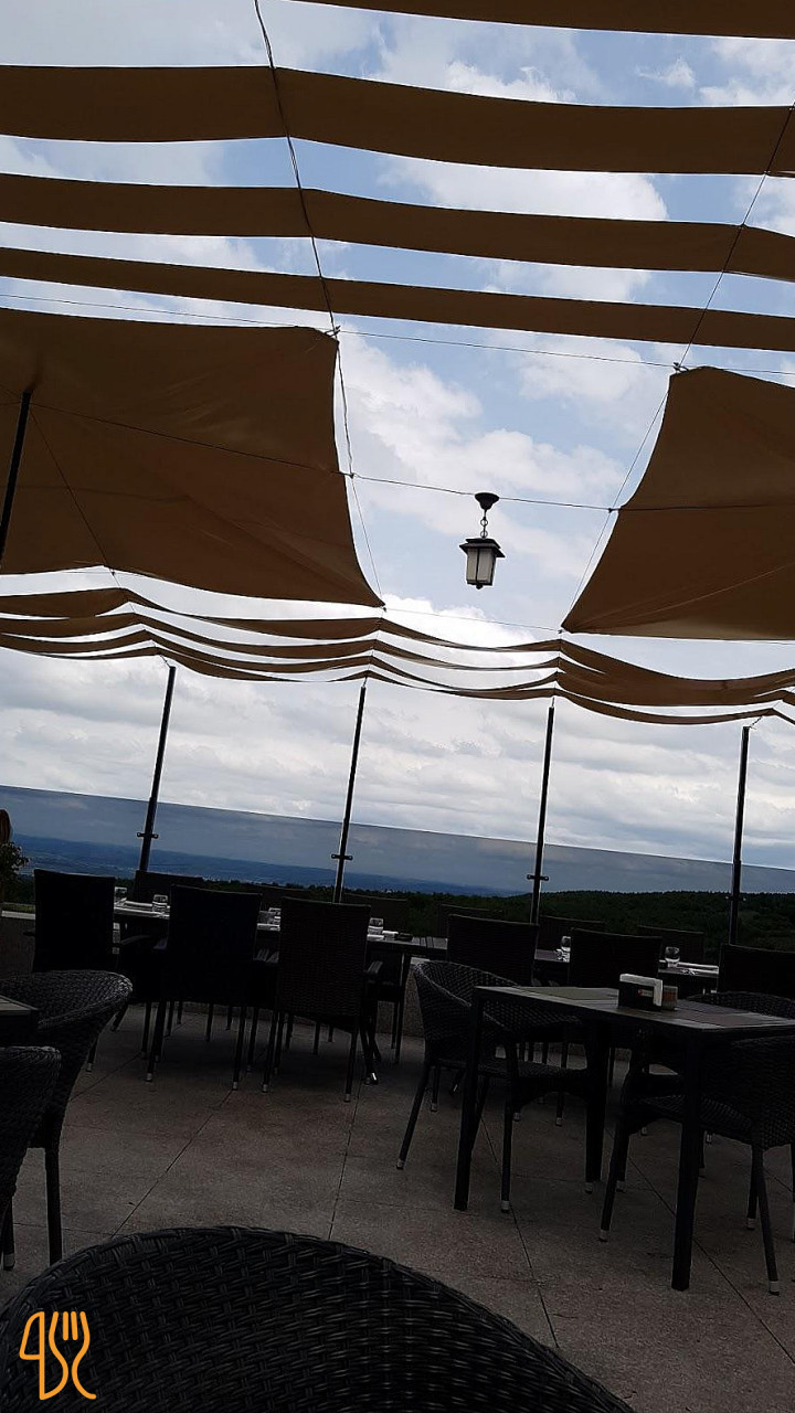 Wonder Bistro Exterior