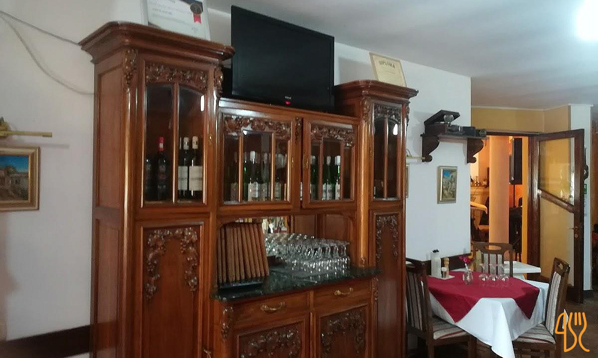 Restaurant Cu Specific Sarbesc Perla Oltului În interior