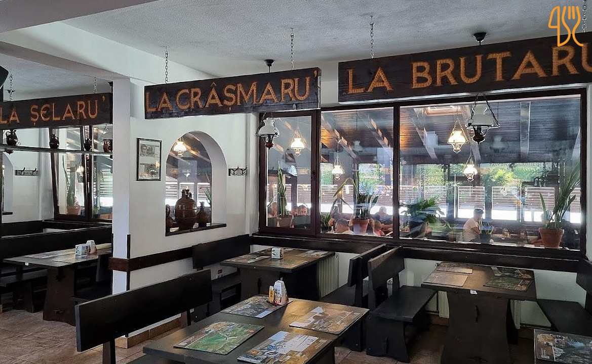 Taverna Sarbului Exterior