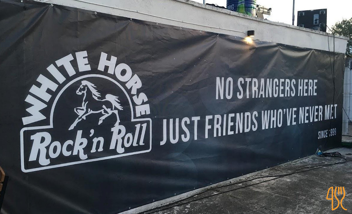 White Horse Rock'n Roll Exterior