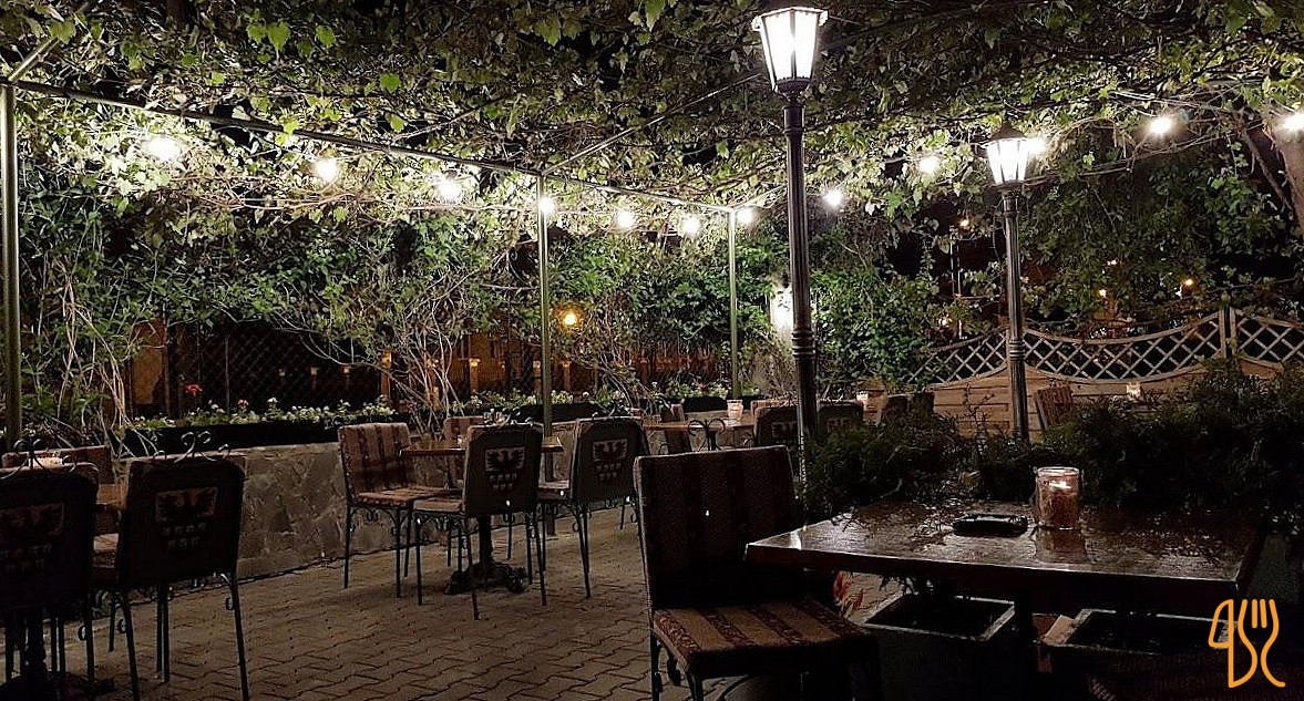 Taverna Dogarilor Exterior