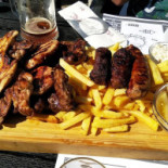 The Chain Bridge Comida