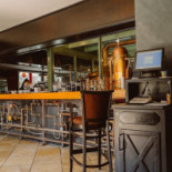 The Chain Bridge Dentro