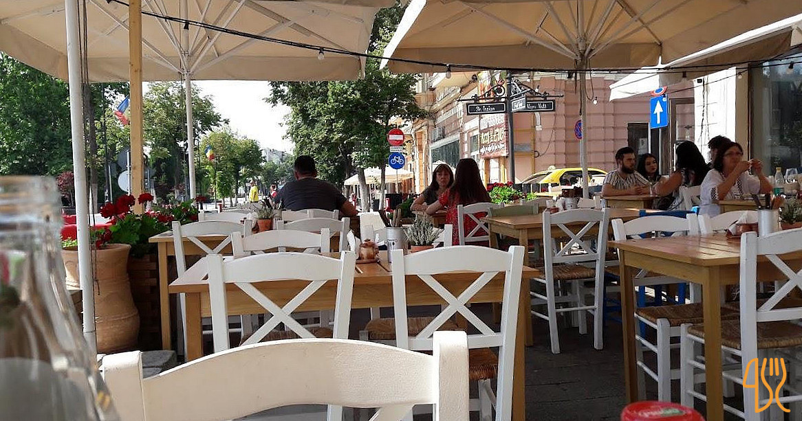 Nikos Greek Taverna Exterior