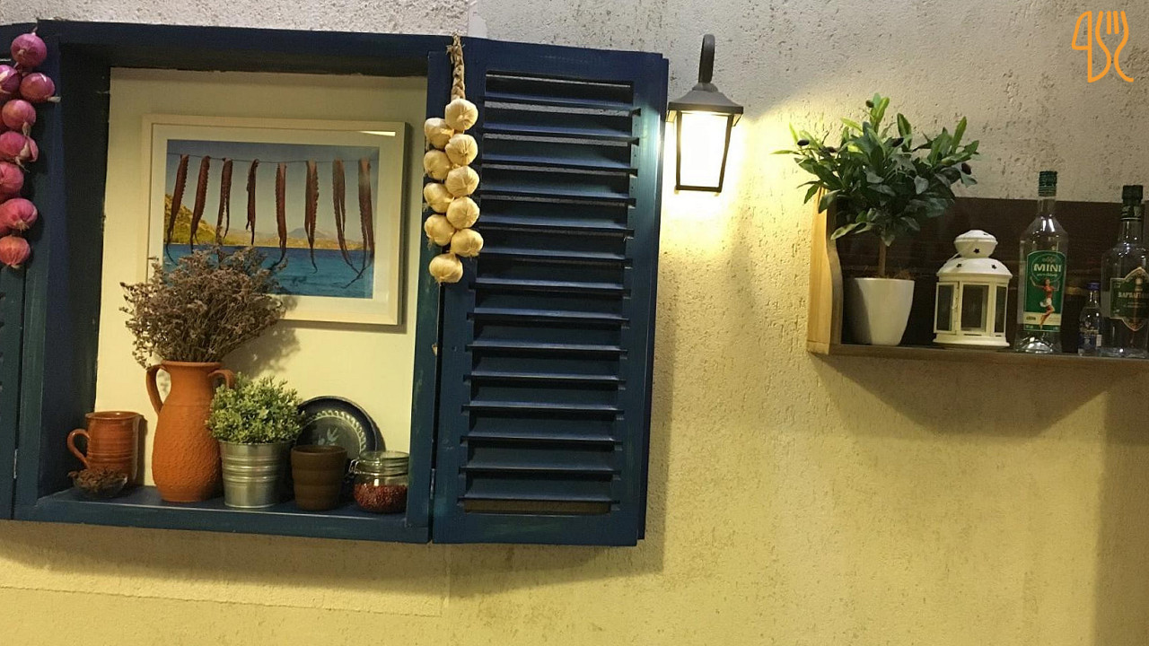 Nikos Greek Taverna Exterior