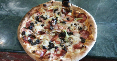 PizzaMania food