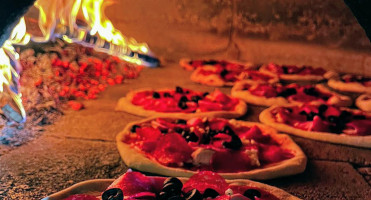 PizzaMania inside