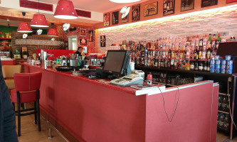 Trattoria Roz Cafe À l'intérieur