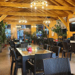 Pui Pe Jar Delicios (fastfood Grill) În interior