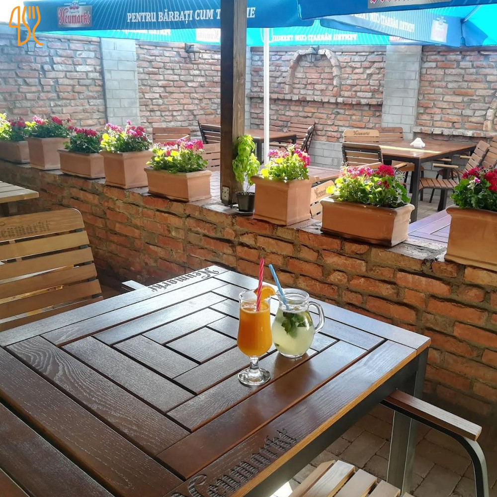 La Cooperativa Pizza Exterior