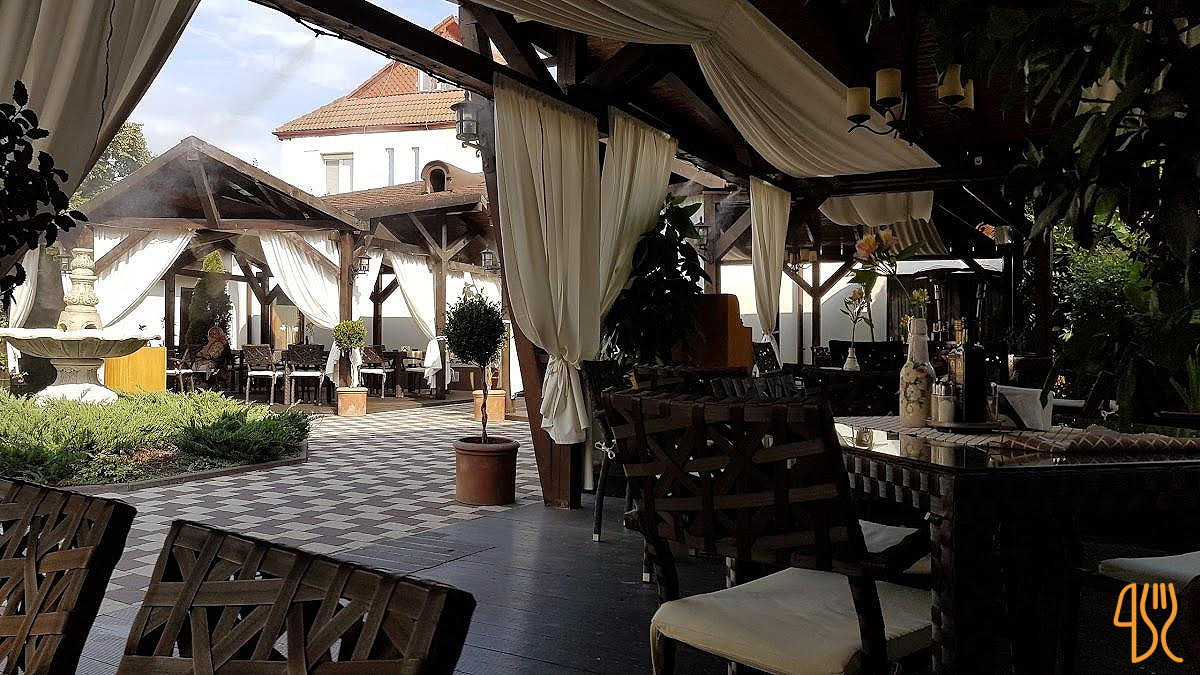 Epoca Steak House & Wine Bar În interior