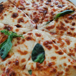 Trattoria Pineta Mâncare
