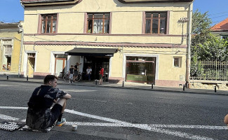 Let's Coffee Exterior