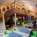 Da Vinci Restaurant Exterior