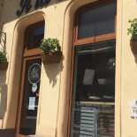 A La Tarte Exterior