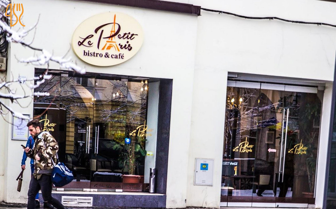 Le Petit Paris Exterior