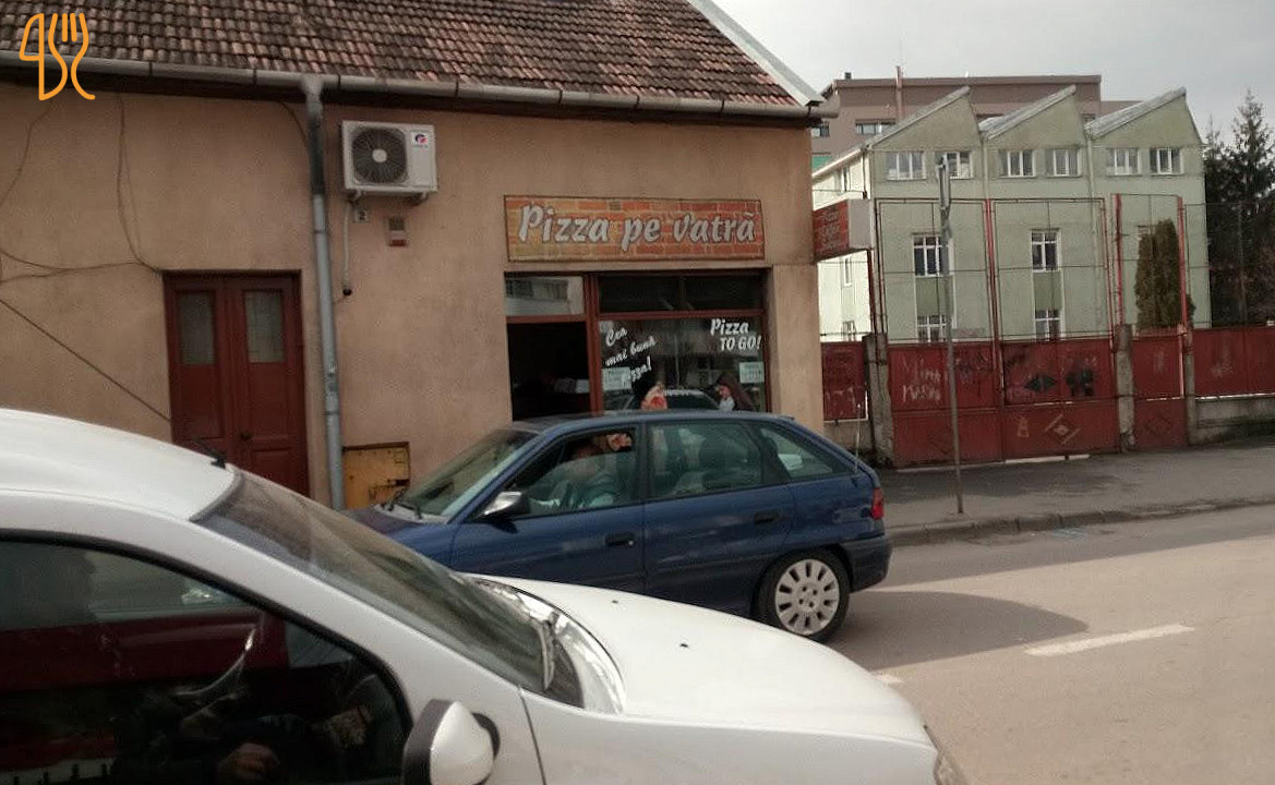 Pizza Pe Vatră Exterior