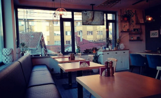 Pizza Acrobatica Dentro