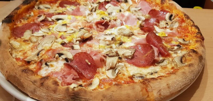 Pizza Acrobatica Comida