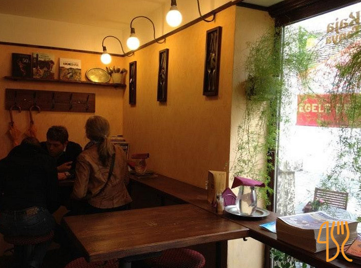Kaja Tanya În interior