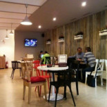 Pokka Bistro & Cafe În interior
