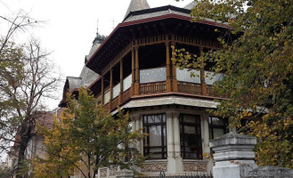 Zeppelin Pub outside