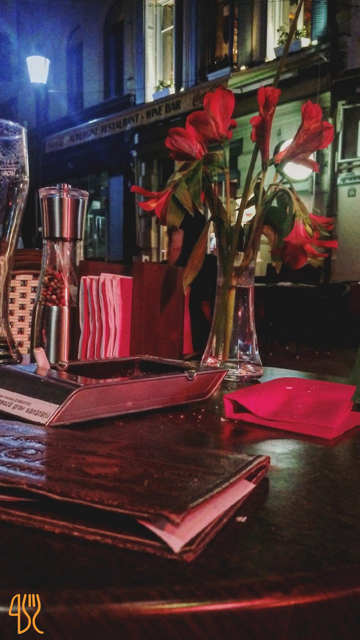 Les Bourgeois Dentro