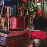 Les Bourgeois Dentro