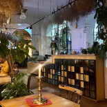 Bread And Butter Dentro