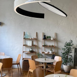 Mom Bucharest Dentro