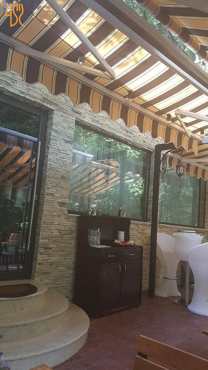 Dines Parcul Carol Extérieur