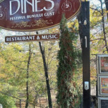 Dines Parcul Carol Extérieur