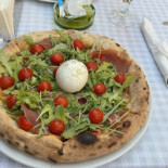 Martina Pizzeria Comida