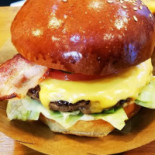 Burgeria Știrbei By Malacu Nourriture